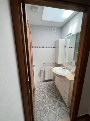 Un baño de Apartamento dúplex en Sangüesa de 3 dormitorios y 2 baños
