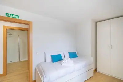 Cama o camas de una habitación en Amplia casa rural con barbacoa y jardín en Navarra