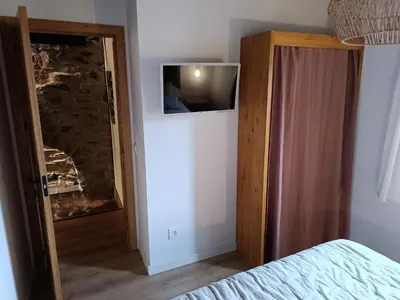 Una televisión o centro de entretenimiento en Casa Rural Fort de Bernat