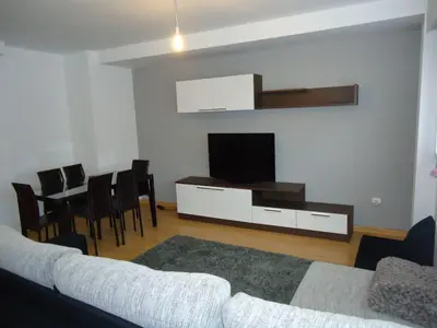 Una televisión o centro de entretenimiento en Apartamento Sabiñánigo Esquí Snow Senderismo Bici Wifi