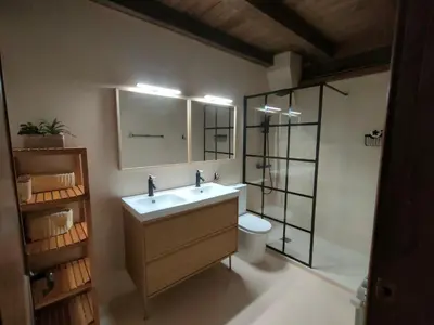 Un baño de Adosado de tres plantas en el Valle de Aran