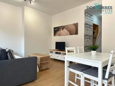 Una televisión o centro de entretenimiento en Dos Torres Pilar Suites- balcones con vistas a la ciudad