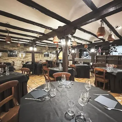 Un restaurante o sitio para comer en Hotel El Águila