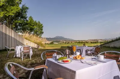 Comida en o cerca de este hotel