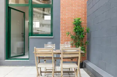 Un patio o zona al aire libre en La terraza de Felisa By Clabao