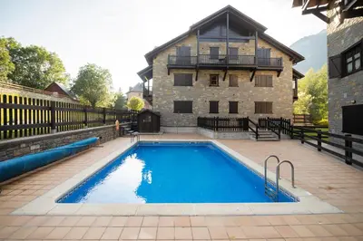 Piscina en o cerca de InmoCyma Verdiblanco Familias-Valle de Benasque