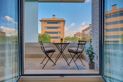 Un balcón o terraza de Zizur Confort by Clabao