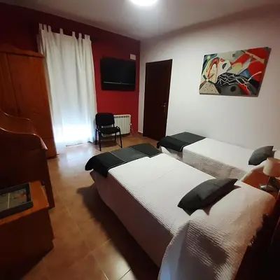 Cama o camas de una habitación en Habitaciones Peña Dorada