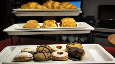 Comida en o cerca de este hotel