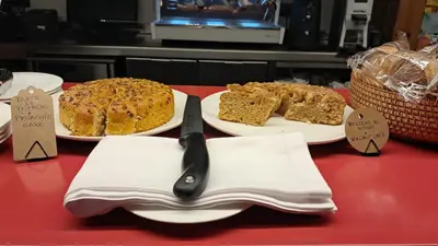 Comida en o cerca de este hotel