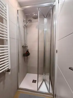 Un baño de La Esquina de Saraqusta by Alogest