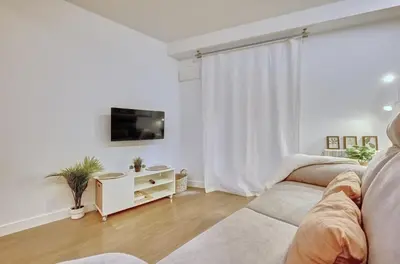 Una televisión o centro de entretenimiento en Apartamento Alma de Navarreria by Clabao