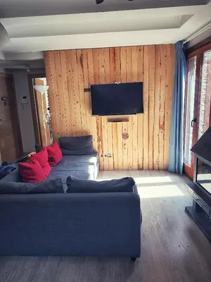 Una televisión o centro de entretenimiento en La casa Pedalejo