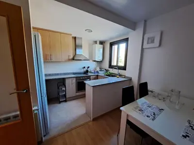 Una cocina o zona de cocina en La Pobla estació