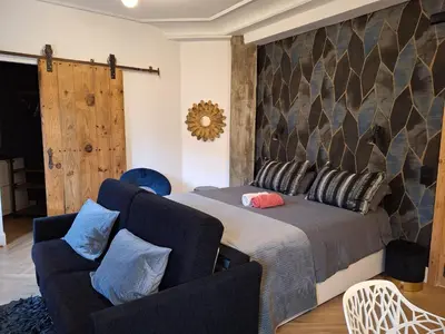Cama o camas de una habitación en Estiloso estudio en Gran Via, vistas al Huerva