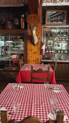 Un restaurante o sitio para comer en Hotel Valls Valira