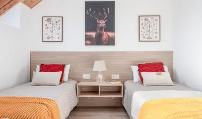 Cama o camas de una habitación en Ático Canfranc alquiler larga estancia