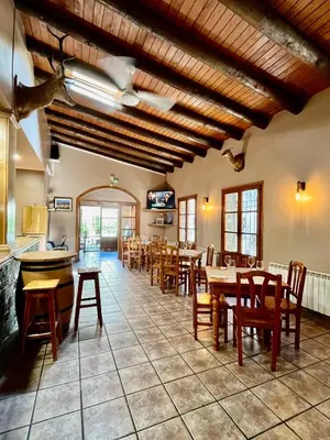 Un restaurante o sitio para comer en Posada OsTablaus