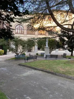 Jardín al aire libre en Residencia Sagrada Familia