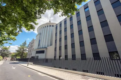 Edificio en el que se encuentra el albergue