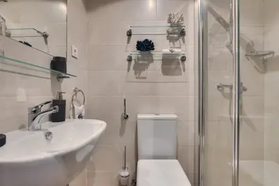 Un baño de Livensa Living Pamplona Albergue Juvenil