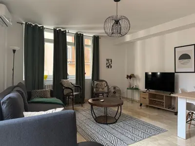 Una televisión o centro de entretenimiento en 18 Torres Santa Cruz