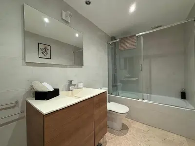 Un baño de 18 Torres Santa Cruz