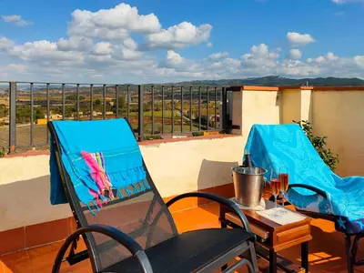 Un balcón o terraza de Les Voltes II - 3BD gem in hilltop wine village with amazing views