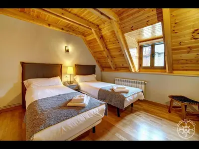 Cama o camas de una habitación en CASA BARLONGUETA de Alma de Nieve