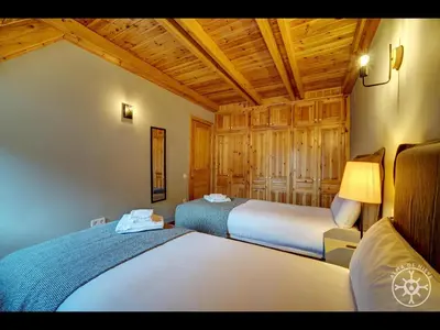 Cama o camas de una habitación en CASA BARLONGUETA de Alma de Nieve