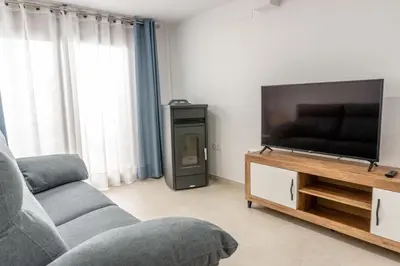 Una televisión o centro de entretenimiento en Les Gubies