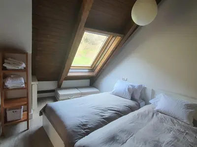 Cama o camas de una habitación en Luminoso y moderno dúplex familiar