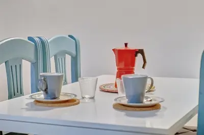 Utensilios para hacer té y café en Dormitalería