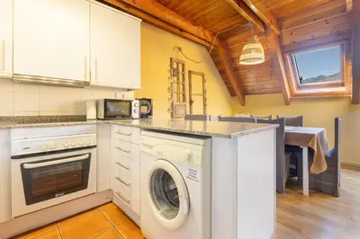 Una cocina o zona de cocina en V1 eraclau - Eth Artigarix con parking en VILAC