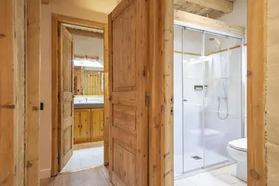 Un baño de Luderna - Apartamento con jardín Saublanca