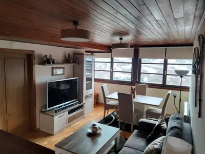 Una televisión o centro de entretenimiento en Ibón de Estanés Apartamento en Formigal