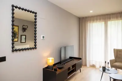 Una televisión o centro de entretenimiento en Villmor - B55 - Las Esquiadoras