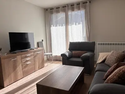 Una televisión o centro de entretenimiento en BPirineos-Barbarisa