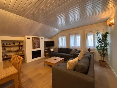 Una televisión o centro de entretenimiento en BPirineos-Ampriu