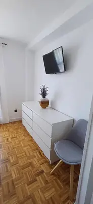 Una televisión o centro de entretenimiento en La Marmota
