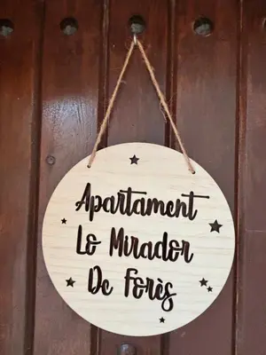 Certificado, premio, señal o documento que está expuesto en Lo Mirador De Forès