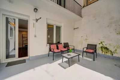 Un balcón o terraza de Patio de Calderería by Clabao