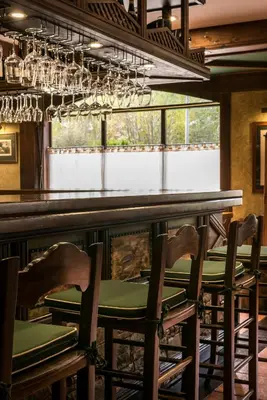 Un restaurante o sitio para comer en El Refugio de Aran Vielha Aparthotel