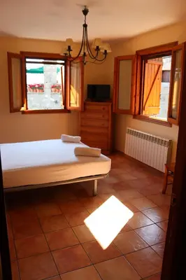 Cama o camas de una habitación en Lanau Casa Barbacoa Bike's Jardín Naturaleza