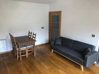 Zona de estar de Apartamento dúplex en Sort con piscina