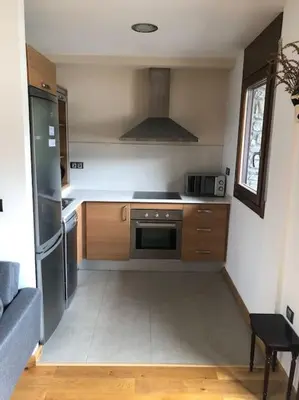 Una cocina o zona de cocina en Apartamento dúplex en Sort con piscina