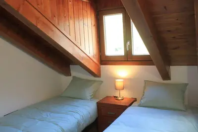 Cama o camas de una habitación en Apartamento dúplex en Sort con piscina