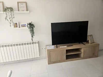 Una televisión o centro de entretenimiento en La Tallada
