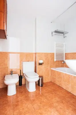 Un baño de Pasaje de los Giles CON GARAJE INCLUIDO