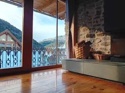 Vista general de una montaña o vista desde la casa o chalet